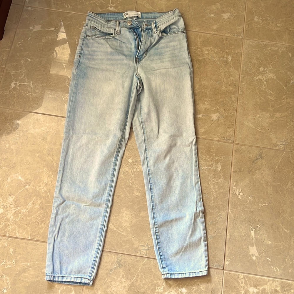 RSQ mom vintage jeans 3/w26 size light wash